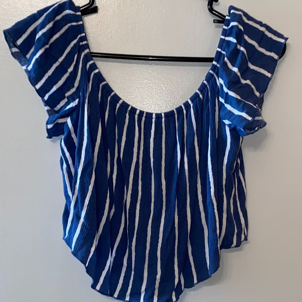 Forever 21 | Stripped white and blue cropped shirt